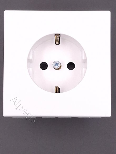 LS1520KIWW Штепсельная розетка SCHUKO 16A, 250V  с защитой от детей; белая