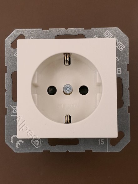 A1520KI Штепсельная розетка SCHUKO 16A 250V  с защитой от детей; слоновая кость