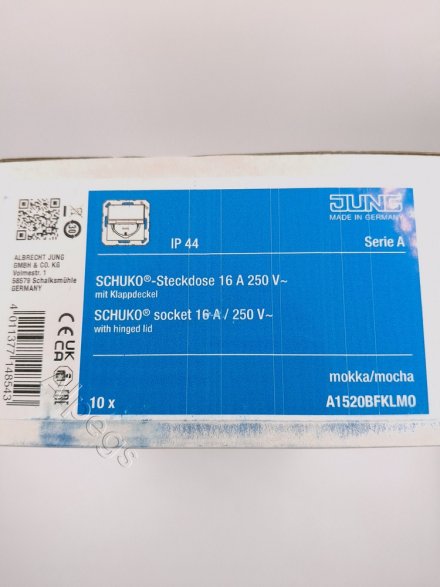 A1520BFKLMO SCHUKO-розетка с откидной крышкой и индикацией напряжения; мокка