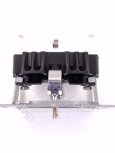 EcoProfi Розетка с крышкой 2К+З 16А 250В, бежевый EP1420KL