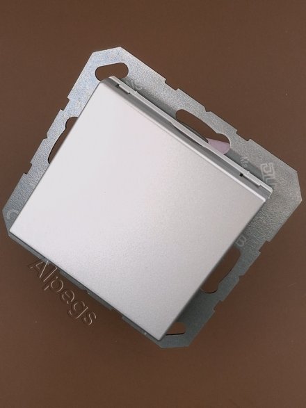 Штепсельная розетка SCHUKO 16A 250V~ с крышкой; термопласт; алюминий, A1520BFKLAL