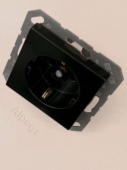 A1520KISW Штепсельная розетка SCHUKO 16A 250V  с защитой от детей; термопласт; черный