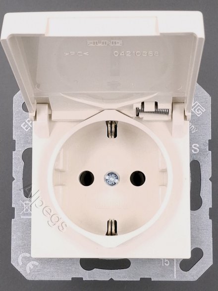 EcoProfi Розетка с крышкой 2К+З 16А 250В, бежевый EP1420KL