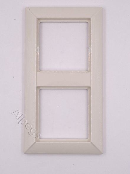 EP482 Рамка 2-кратная для вертикальной и горизонтальной установки; слоновая кость