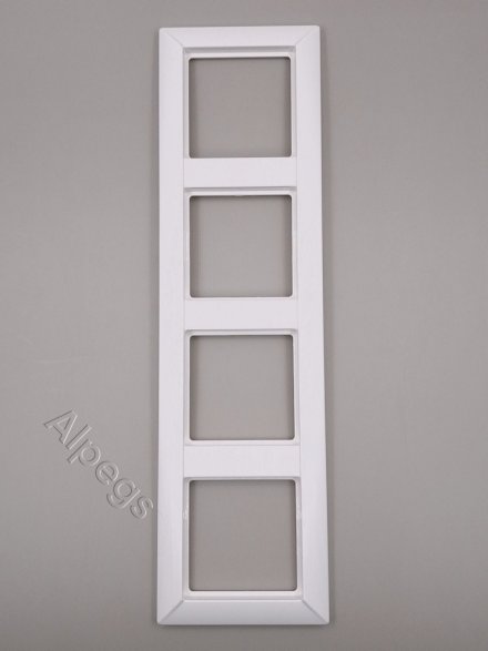 EP484WW Рамка 4-кратная для вертикальной и горизонтальной установки; белая