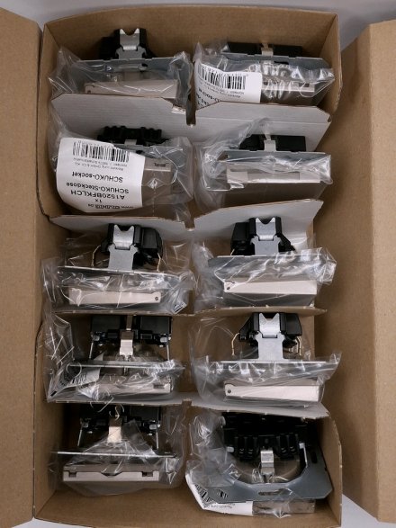 A1520BFKLCH Штепсельная розетка SCHUKO 16A 250V  с откидной крышкой; шампань