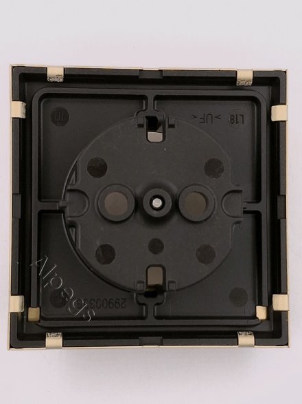 ME1520C Штепсельная розетка SCHUKO 16A 250V