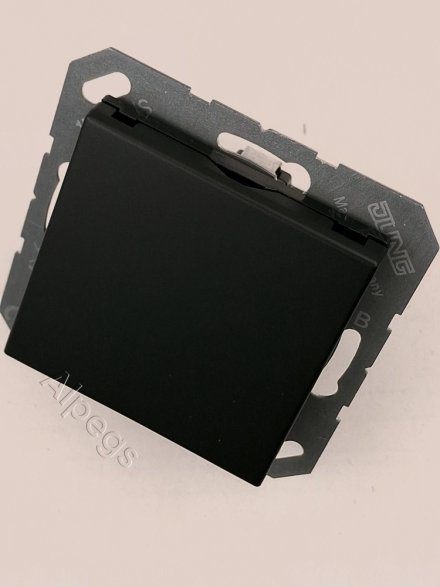 SCHUKO розетка с крышкой цвет матовый черный A1520BFKLSWM