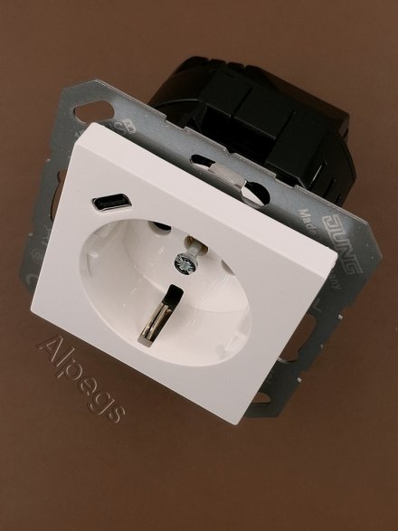 Розетка 2К+З 16А 250В, с разъемом USB Typ C A1520-18CWW