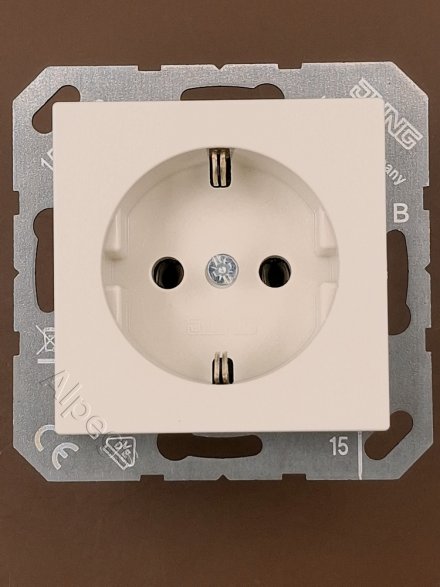 A1520 Штепсельная розетка SCHUKO 16A 250V  слоновая кость