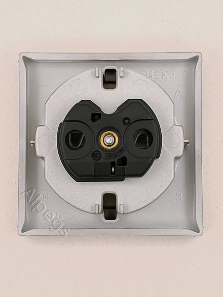 A1520KIMO Штепсельная розетка SCHUKO 16A 250V  с защитой от детей; термопласт; мокка