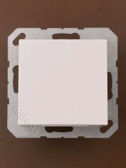 A1520KIKLWW SCHUKO-розетка с откидной крышкой и защитой от детей; белый