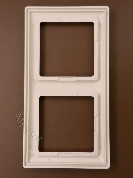 AS582 Рамка 2-кратная для вертикальной и горизонтальной установки; слоновая кость
