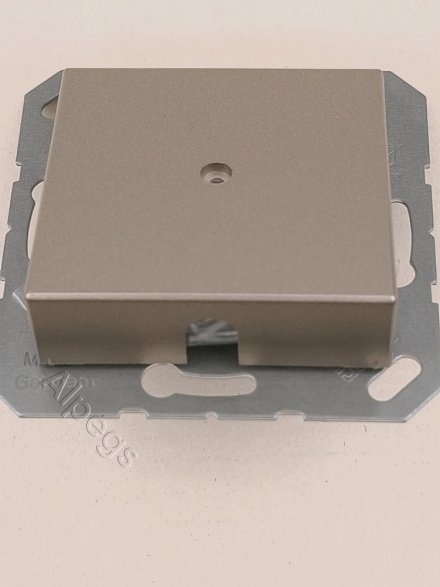 A590ACH Подсоединитель провода с разгрузкой натяжения; шампань