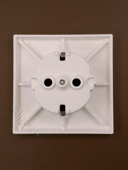 LS990 Розетка 2К+З 16А 250В, цвет Матовый белый LS1520WWM