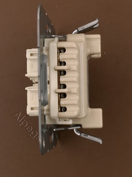 539U Кнопка сдвоенная без фиксации с двумя переключающими группами