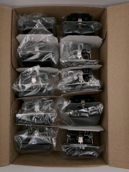 SCHUKO розетка с крышкой цвет матовый черный A1520BFKLSWM