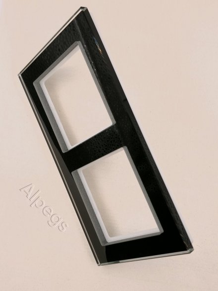 AC582GLSW Рамка 2-кратная; черная