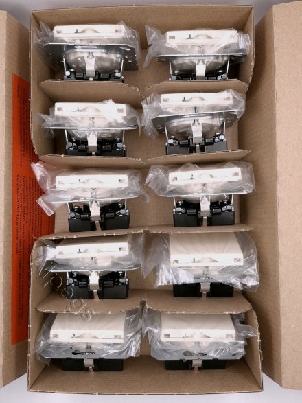 EcoProfi Розетка с крышкой 2К+З 16А 250В, бежевый EP1420KL