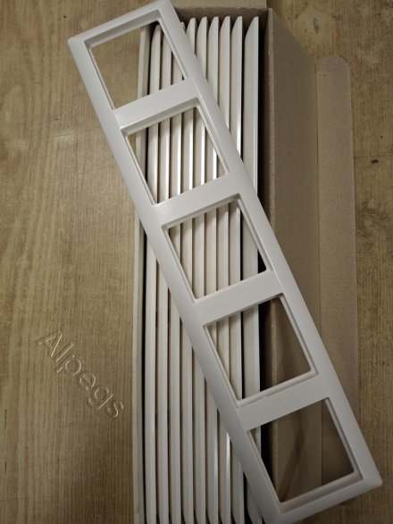 AS585WW Рамка 5-кратная для вертикальной и горизонтальной установки; белая