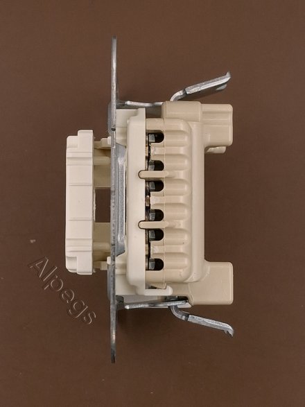 531-41U Кнопка. Одноклавишный механизм кнопок без фиксации