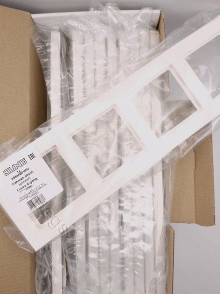 Jung A550 - Рамка 4-ая, цвет белый A5584BFWW