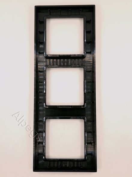 Jung A550 - Рамка 3-ая, цвет матовый черный A5583BFSWM