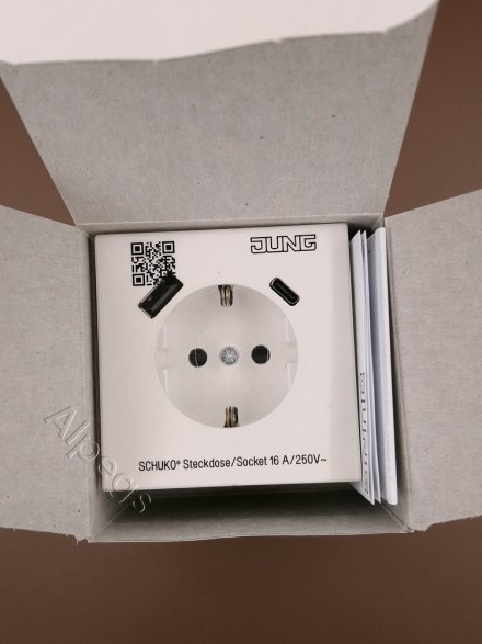 Розетка 2К+З 16А 250В, с разъемом USB Typ AC LS1520-15CAWW