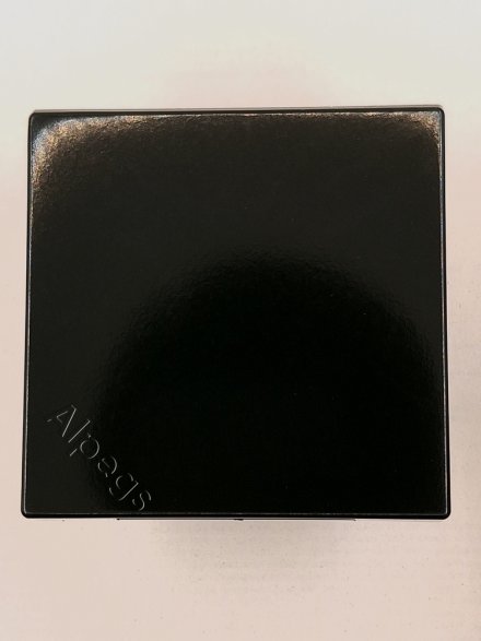 LS1520KLSW Штепсельная розетка SCHUKO 16A, 250V  с откидной крышкой; черная