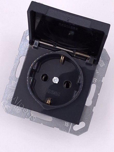 Розетка с заземляющими контактами 16А/250 В с защитой от детей, A1520BFKIANM