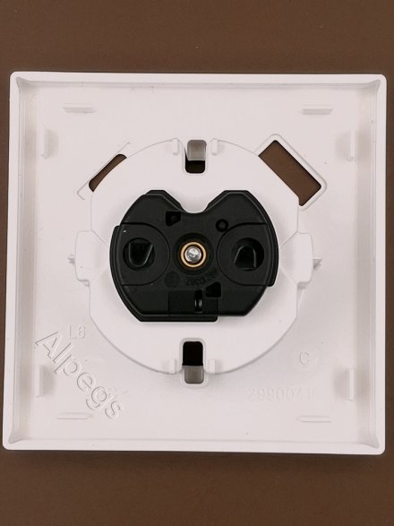 Розетка 2К+З 16А 250В, с разъемом USB Typ AC LS1520-15CAWW