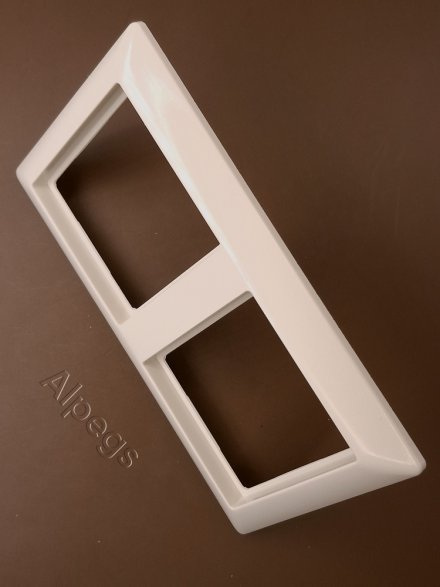 AS582 Рамка 2-кратная для вертикальной и горизонтальной установки; слоновая кость
