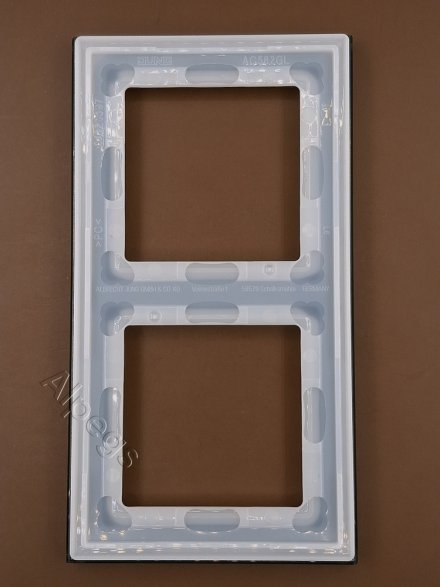 AC582GLSW Рамка 2-кратная; черная