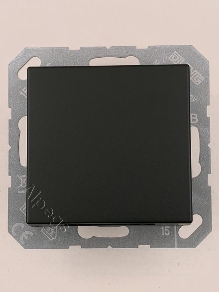 SCHUKO розетка с крышкой цвет матовый черный A1520BFKLSWM