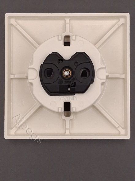 LS1520KI Штепсельная розетка SCHUKO 16A, 250V  с защитой от детей; слоновая кость