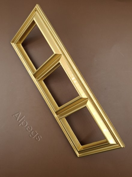 Eco Profi DECO - Рамка для вертикальной и горизонтальной установки 3-местная, цвет золото EPD483GO