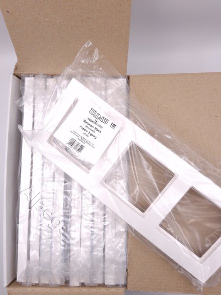 Jung A550 - Рамка 3-ая, цвет белый A5583BFWW