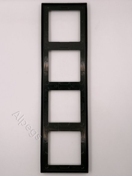 LS984SW Рамка 4-кратная; черная