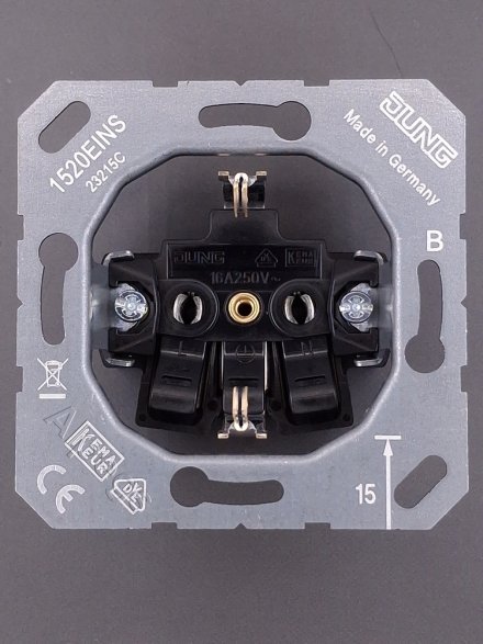 Штепсельная розетка SCHUKO 16A 250V с защитными шторками и откидной крышкой AL1520KIKLAN
