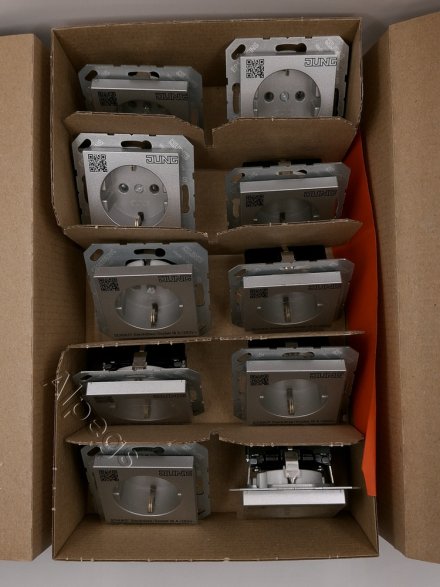 EcoProfi Розетка 2К+З 16А 250В автомитические зажимы, алюминий EP1420AL