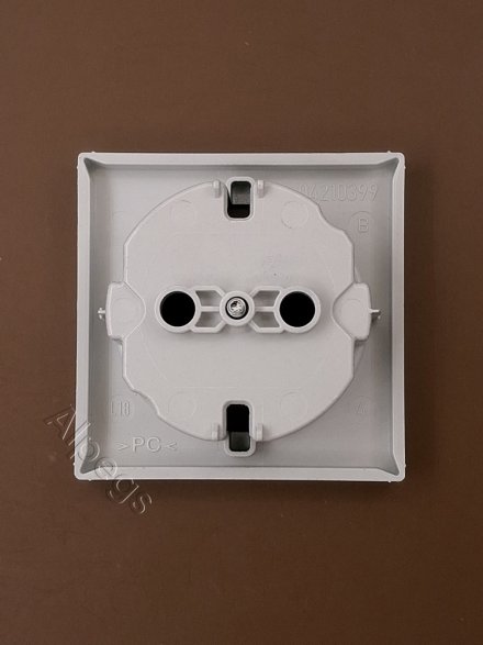 EcoProfi Розетка 2К+З 16А 250В автомитические зажимы, алюминий EP1420AL