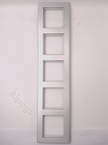 AC585AL Рамка 5-кратная; алюминий