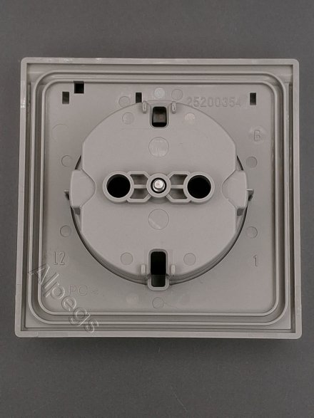 ES1520KL Штепсельная розетка SCHUKO 16A 250V  с откидной крышкой; благородная сталь