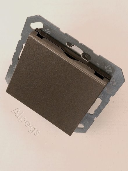 A1520BFKLMO SCHUKO-розетка с откидной крышкой и индикацией напряжения; мокка