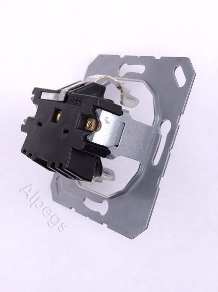 LS1520KIKLSW Штепсельная розетка SCHUKO 16A, 250V  с откидной крышкой на возвратной пружине и защитой от детей; чёрная