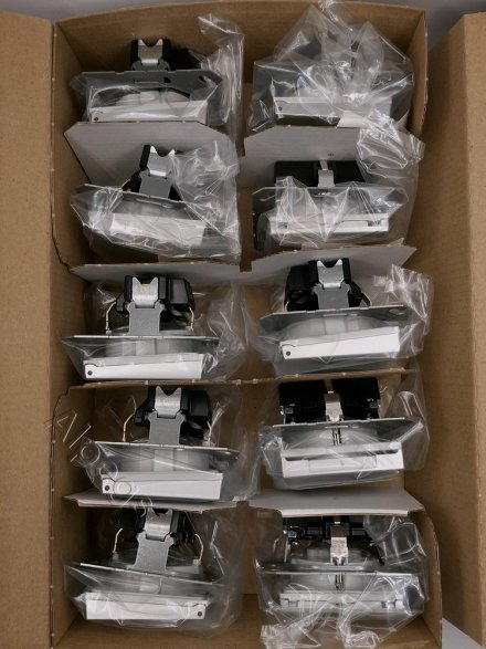 Штепсельная розетка SCHUKO 16A 250V~ с крышкой; термопласт; алюминий, A1520BFKLAL