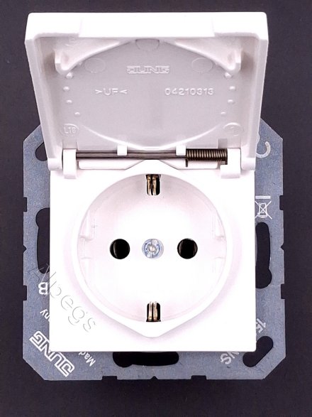 A1520KLWW Штепсельная розетка SCHUKO 16A 250V  с откидной крышкой; белая