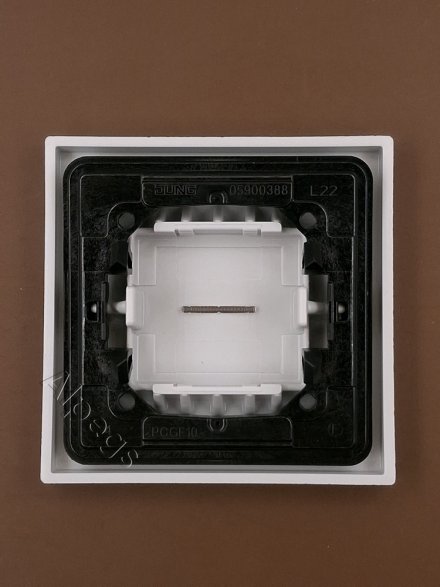 LS990KO5LG Клавиша для выключателя с подсветкой; светло-серая