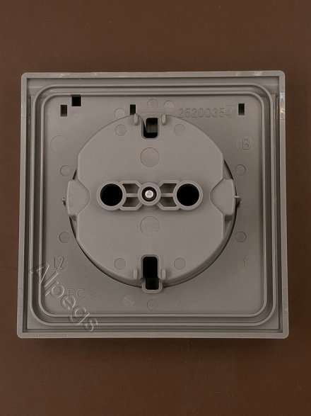 LSmetal Розетка с крышкой 2К+З 16А 250В, алюм. AL1520KL