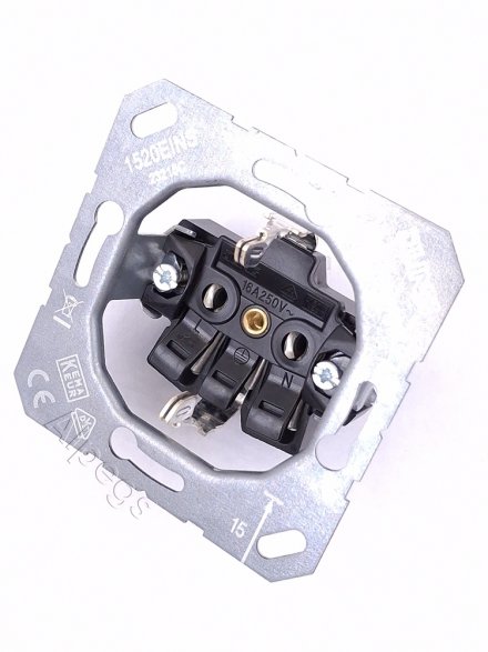 LS1520KIKLSW Штепсельная розетка SCHUKO 16A, 250V  с откидной крышкой на возвратной пружине и защитой от детей; чёрная